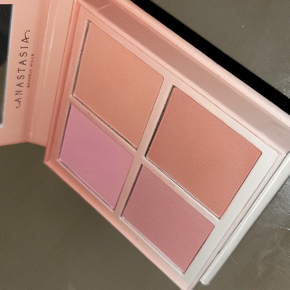 Anastasia Beverly Hills Blush Kit Radiant Palette Vegan Cruelty Free 4 Shades - Picture 7 of 9
